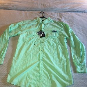 Men’s spicy tuna fishing shirt sizeL Seafoam green